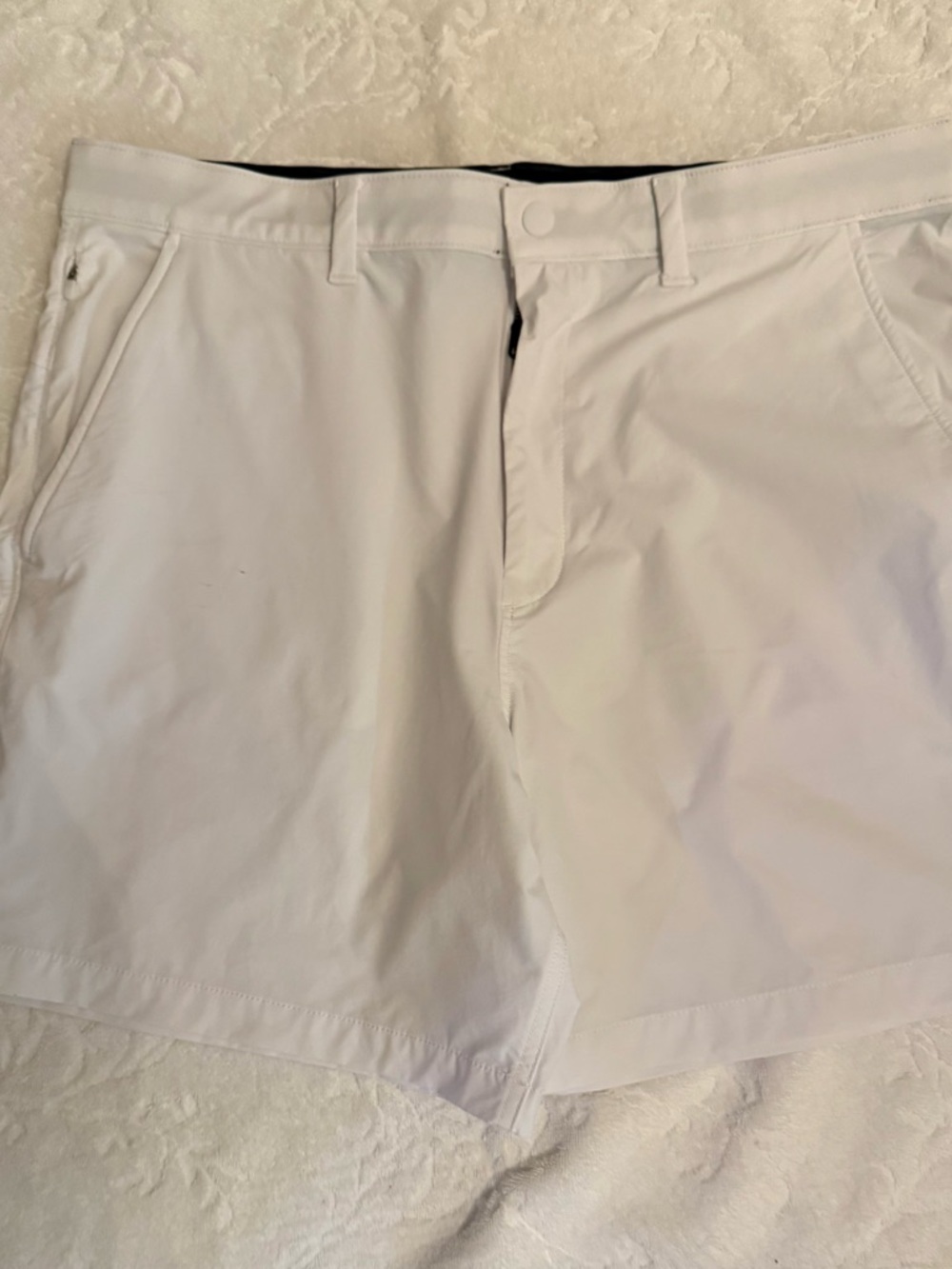 American Eagle Outfitters White Flat-Front Men’s Shorts